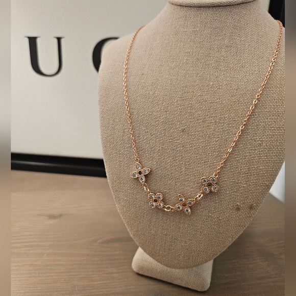 Jewelry - Handmade Rose Gold Flower & Clover Necklace